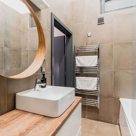 Exclusive Stylish On The Andrassy Fashion St Apartment